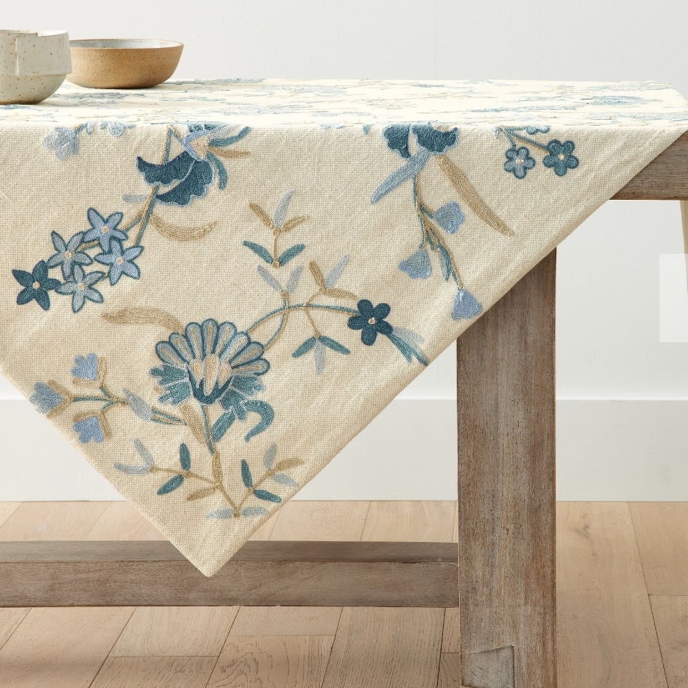 NWOT Liana Crewel Embroidered Cotton/Linen Table Throw, Pottery Barn, 50" square